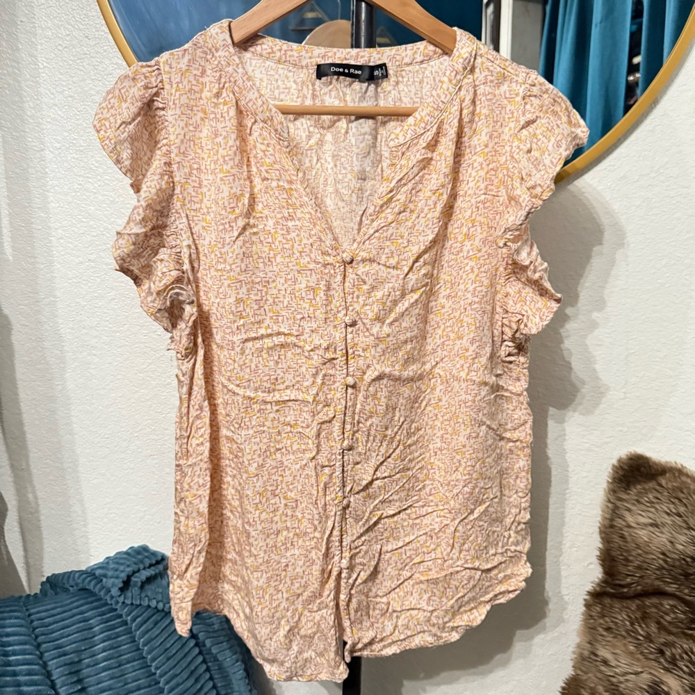 Doe & Rae Pink Ruffled Buttoned Blouse